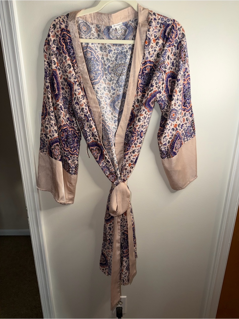 En Creme Blush Paisley Satin Tie-Waist Robe